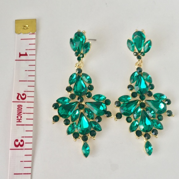 Jewelry - NEW CHANDELIER EMERALD FORMAL PAGEANT EARRINGS
